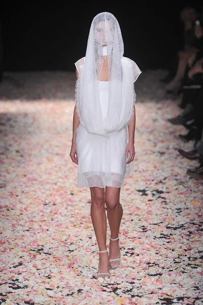 Look 12